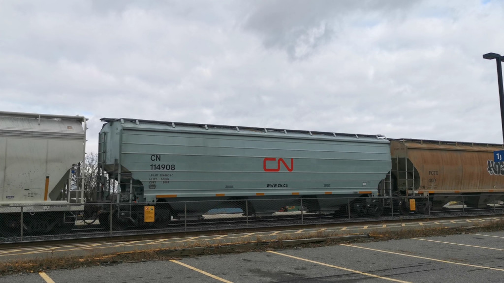 CN 114908